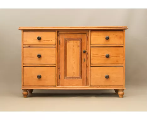 KN6 - 31 English Pine Dresser Base