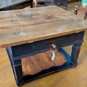 KN960 Bavarian Coffee Table with Walnut Top