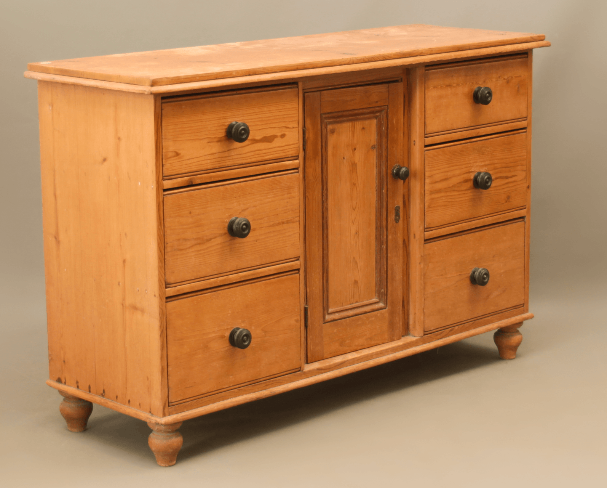 KN6 - 31 English Pine Dresser Base - Image 3