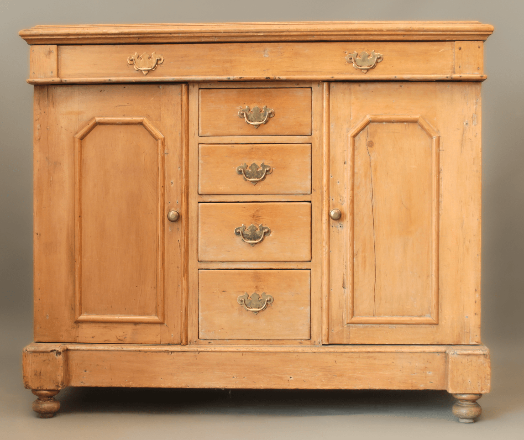 KN6-32 English Pine Dresser Base - Image 4
