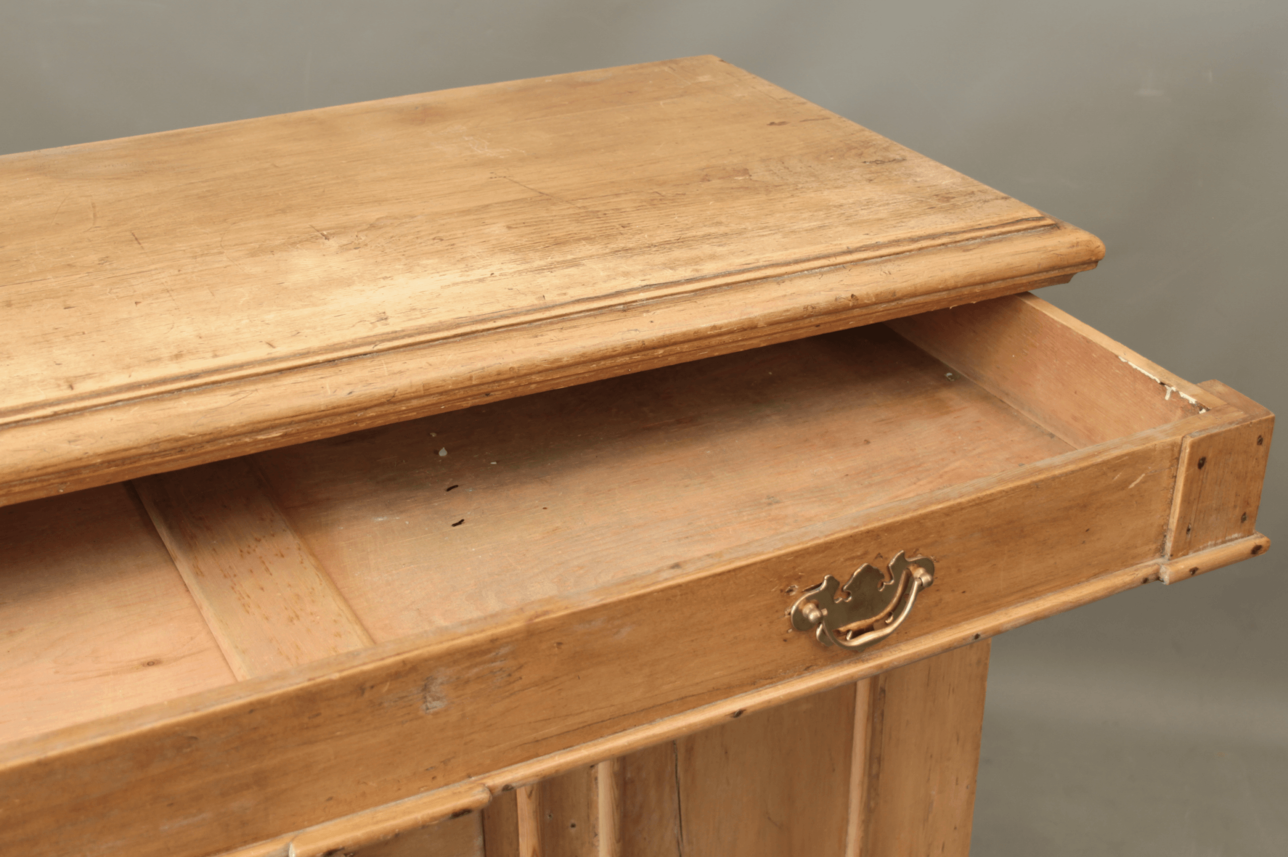 KN6-32 English Pine Dresser Base - Image 3