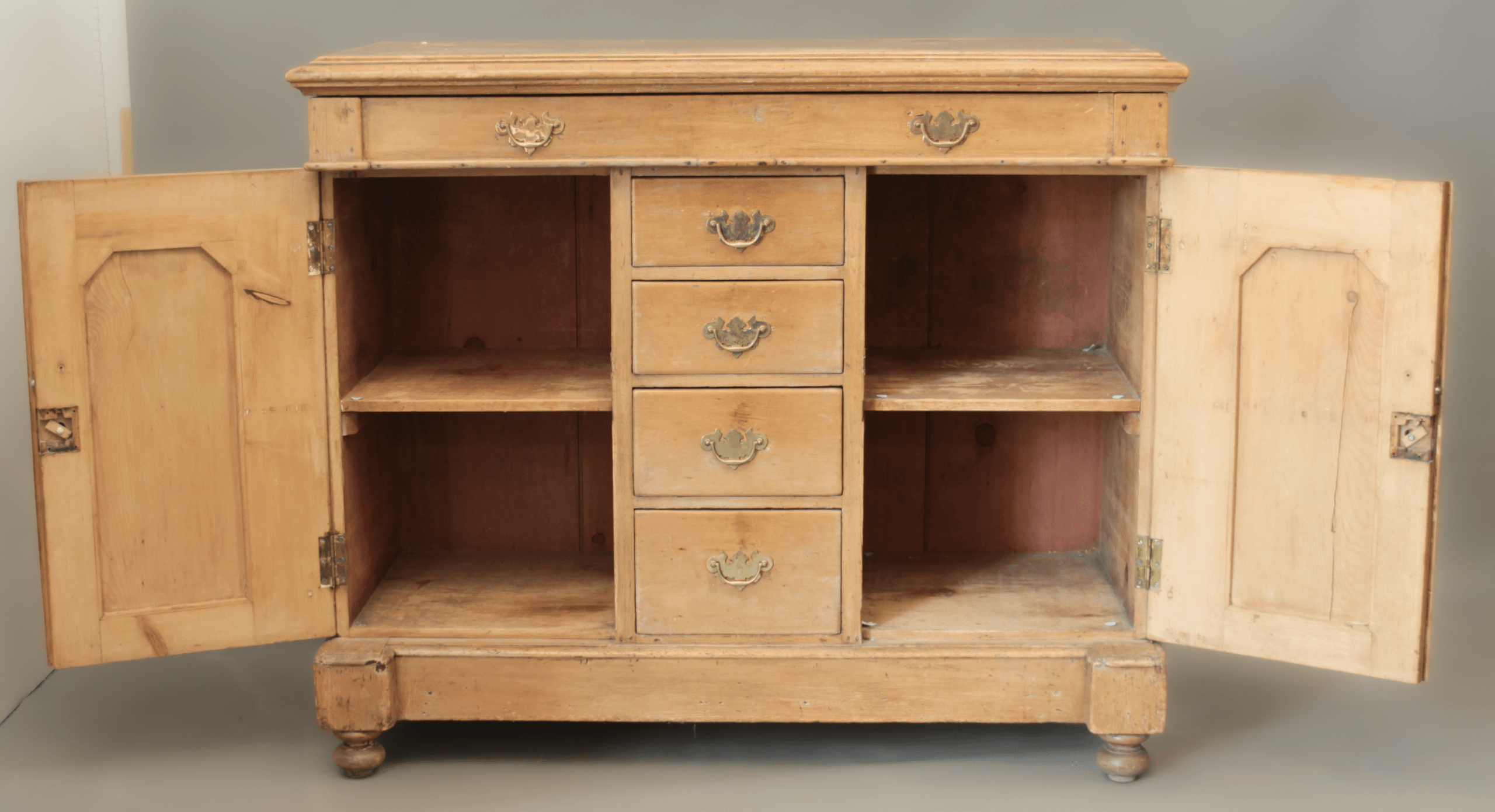 KN6-32 English Pine Dresser Base - Image 5
